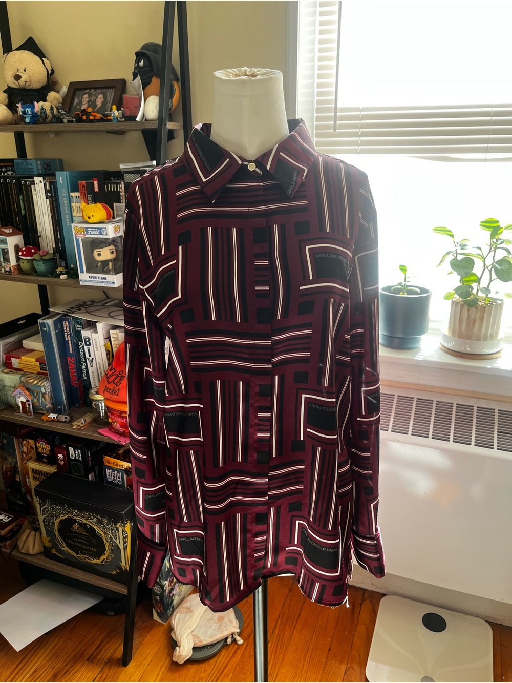 Karl lagerfeld geometric print button up top size M